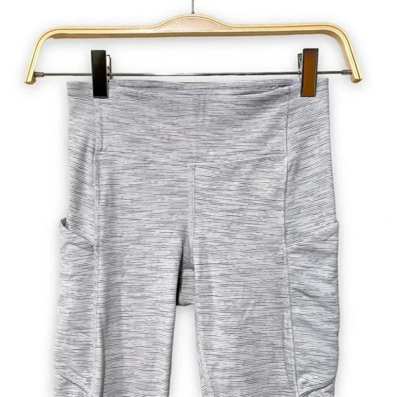 Lululemon Speed Up Tight 28" White Striped Leggings With Pockets Size 2 - Picture 7 of 7